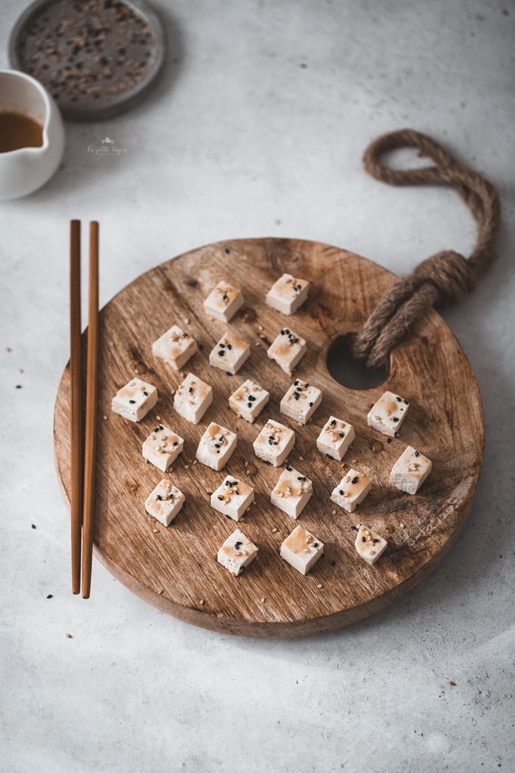 Riso di cavolfiore arrostito con tofu e verdure al miso