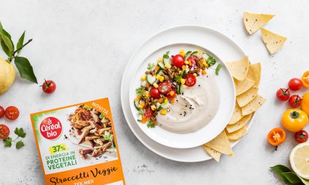 Insalata tex mex con straccetti veggie e hummus di fagioli