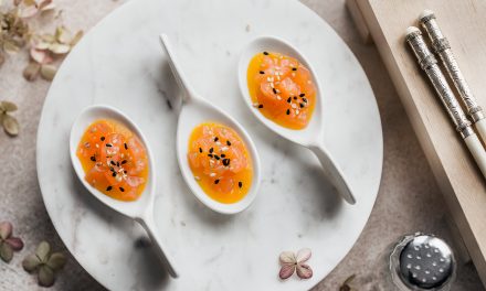 Tartare di salmone con salsa al mango